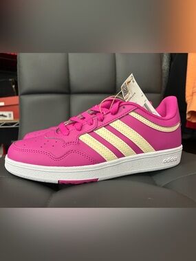 adidas Hot Pink Sneakers with Cream Stripes brand new 5.5 women’s